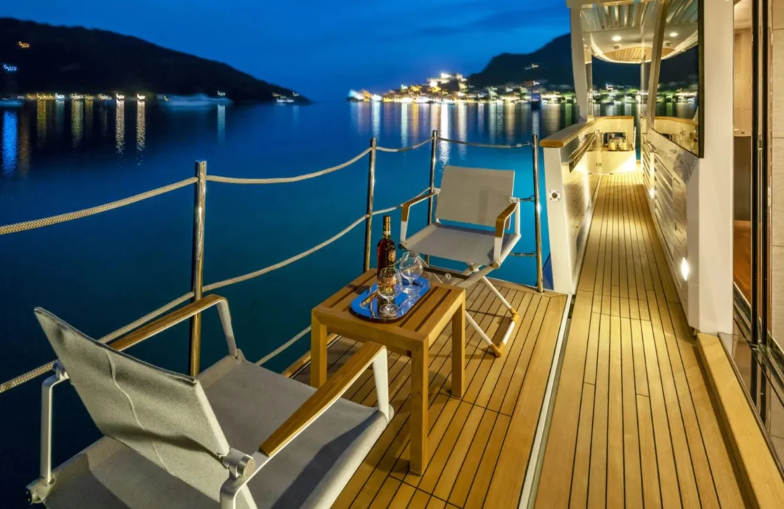 An image of Anything Goes V yacht