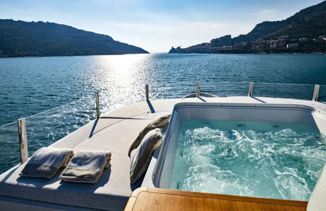 An image of Anything Goes V yacht