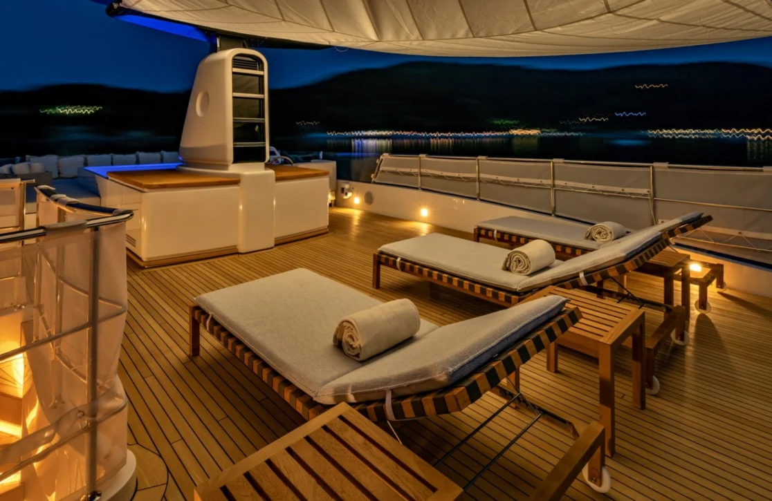 An image of Anything Goes V yacht
