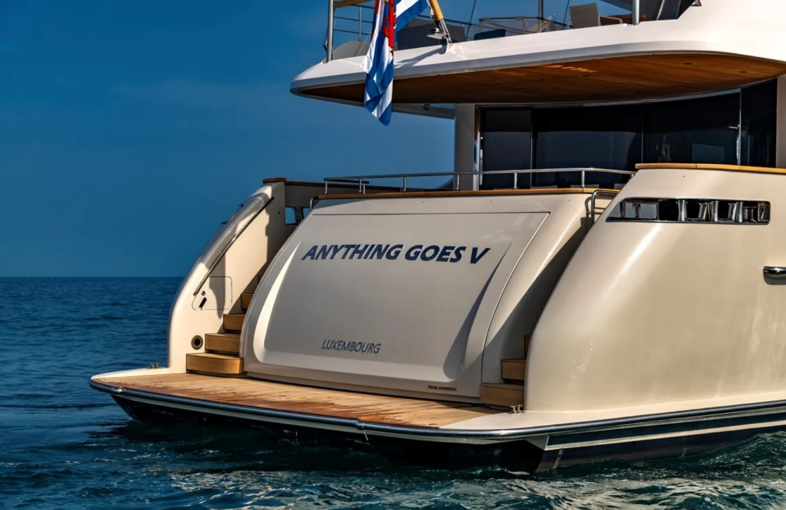 An image of Anything Goes V yacht