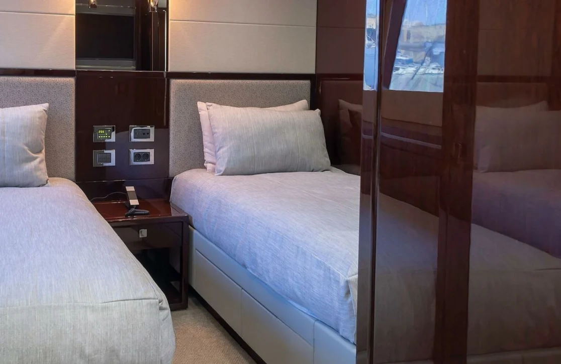 An image of Legende yacht