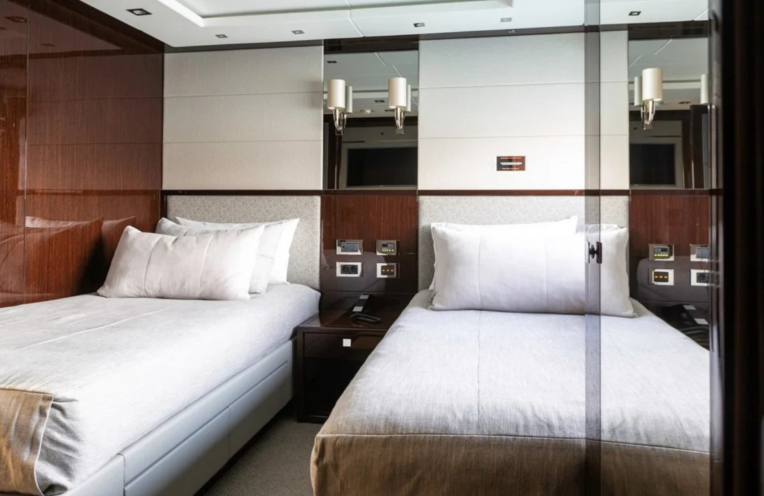 An image of Legende yacht