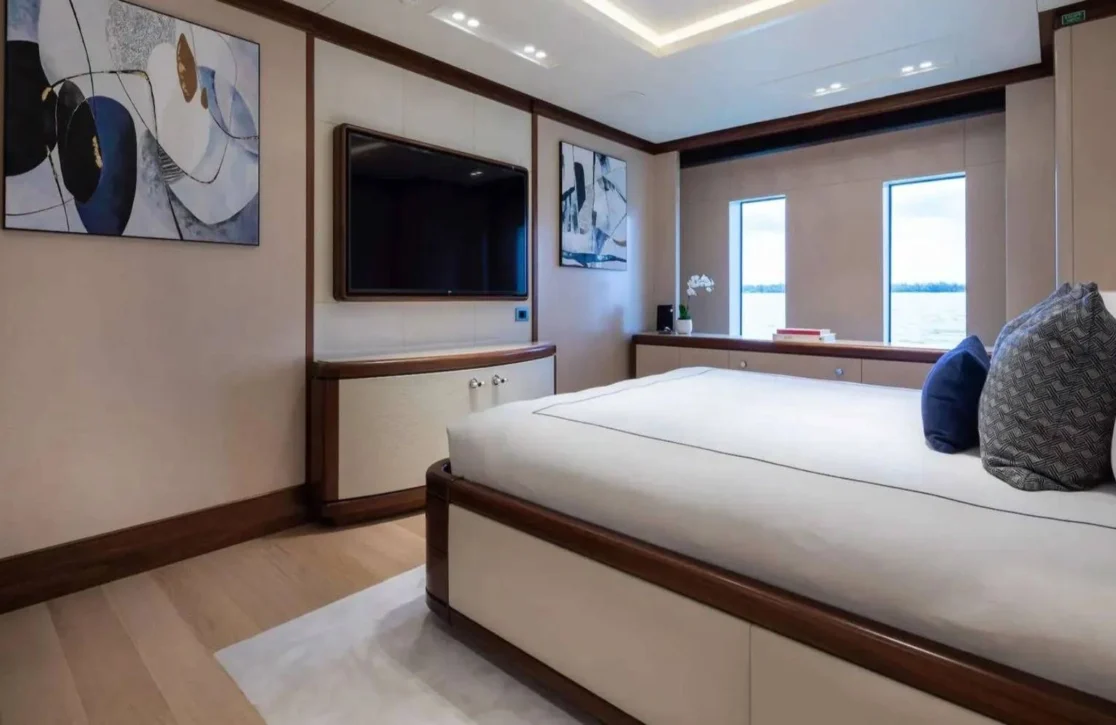 An image of Calex yacht
