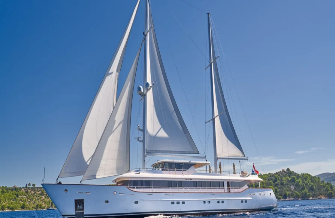An image of Omnia yacht