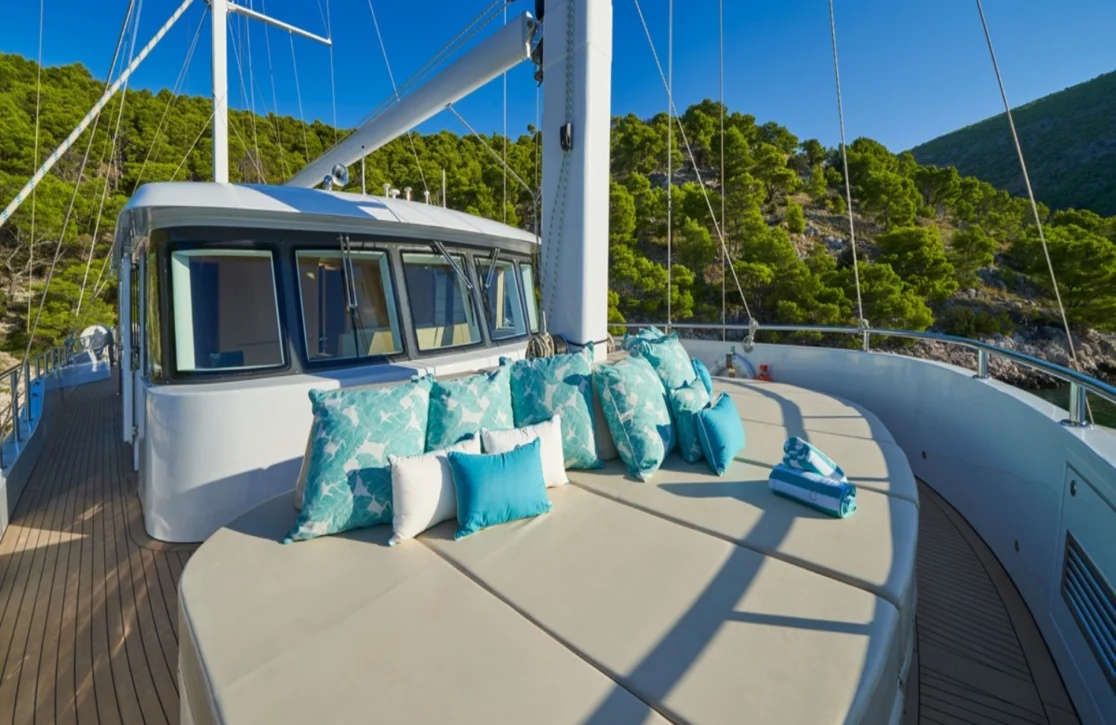 An image of Omnia yacht