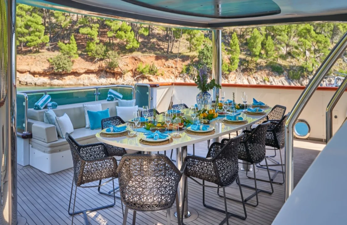 An image of Omnia yacht