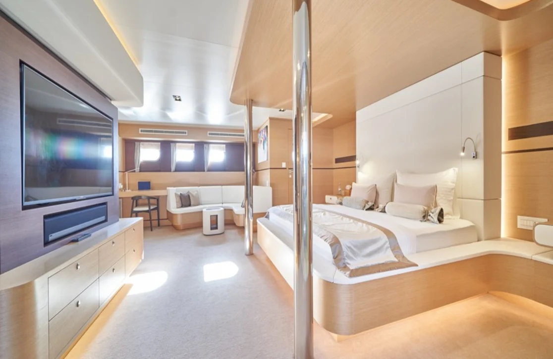 An image of Omnia yacht
