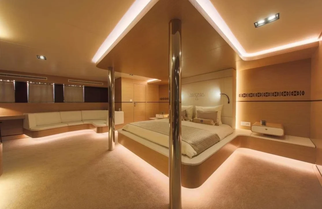 An image of Omnia yacht