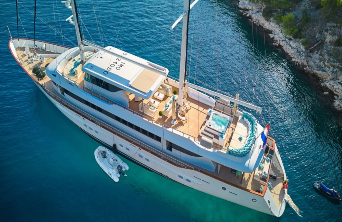 An image of Omnia yacht