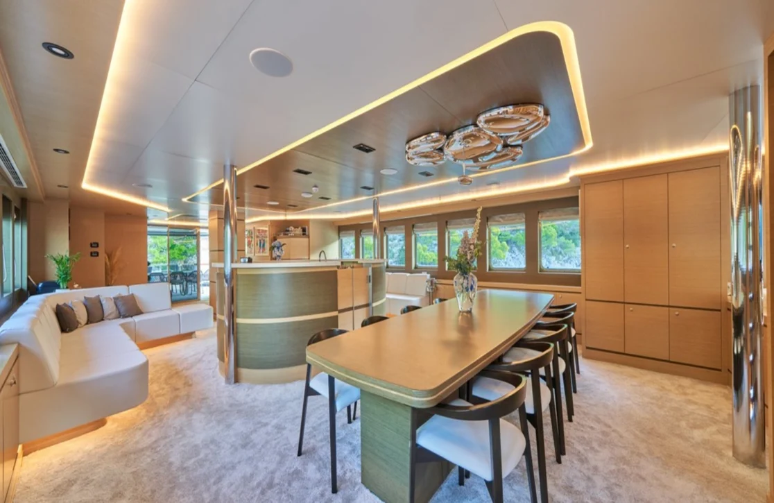 An image of Omnia yacht