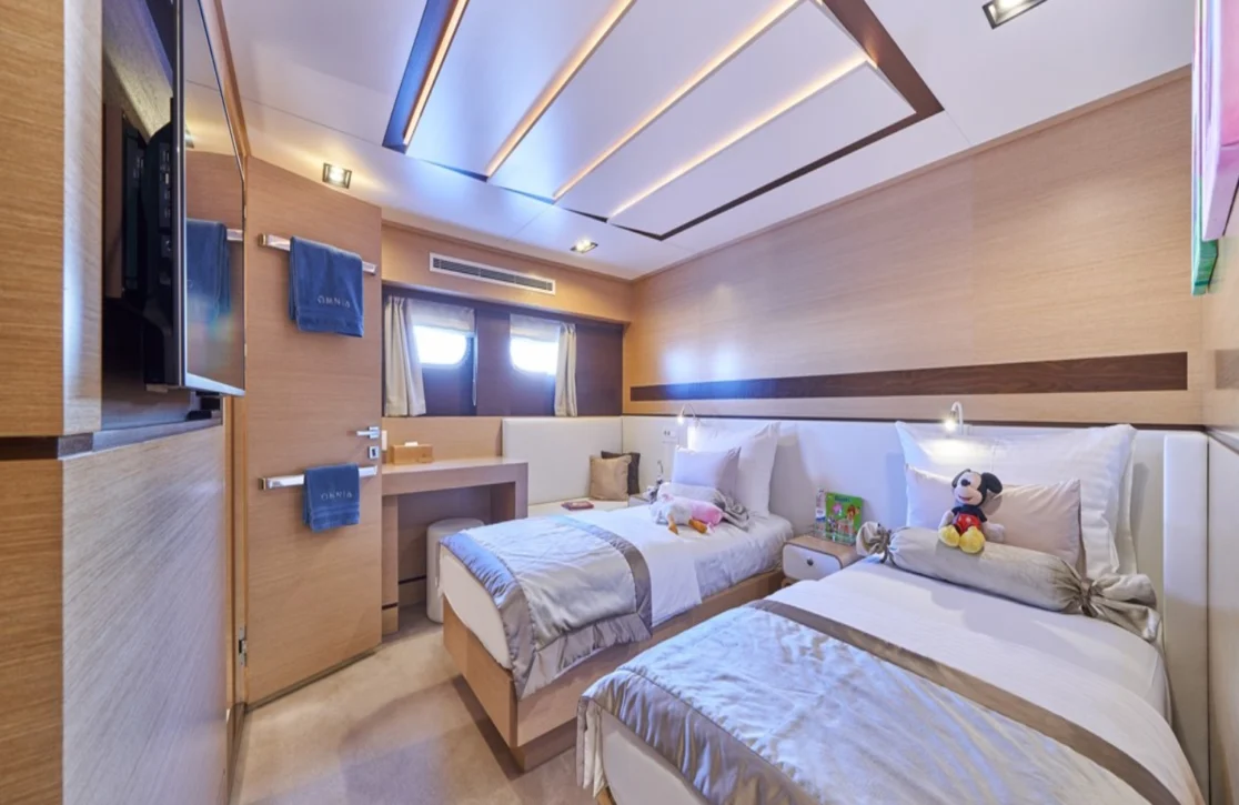 An image of Omnia yacht