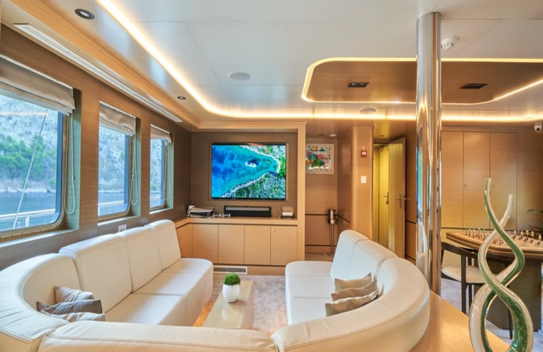 An image of Omnia yacht
