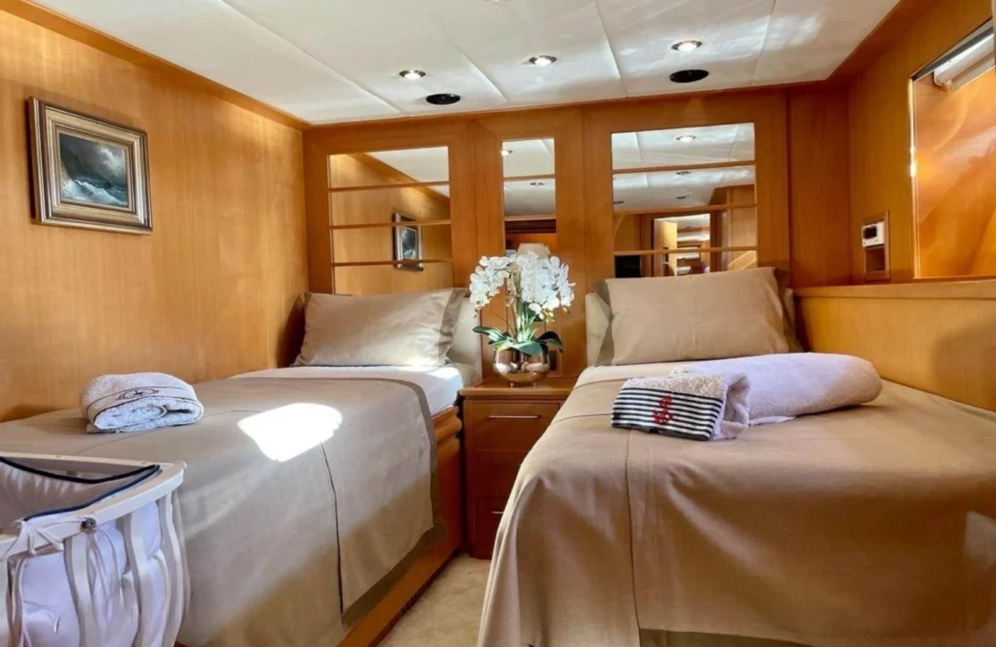 An image of Seven yacht