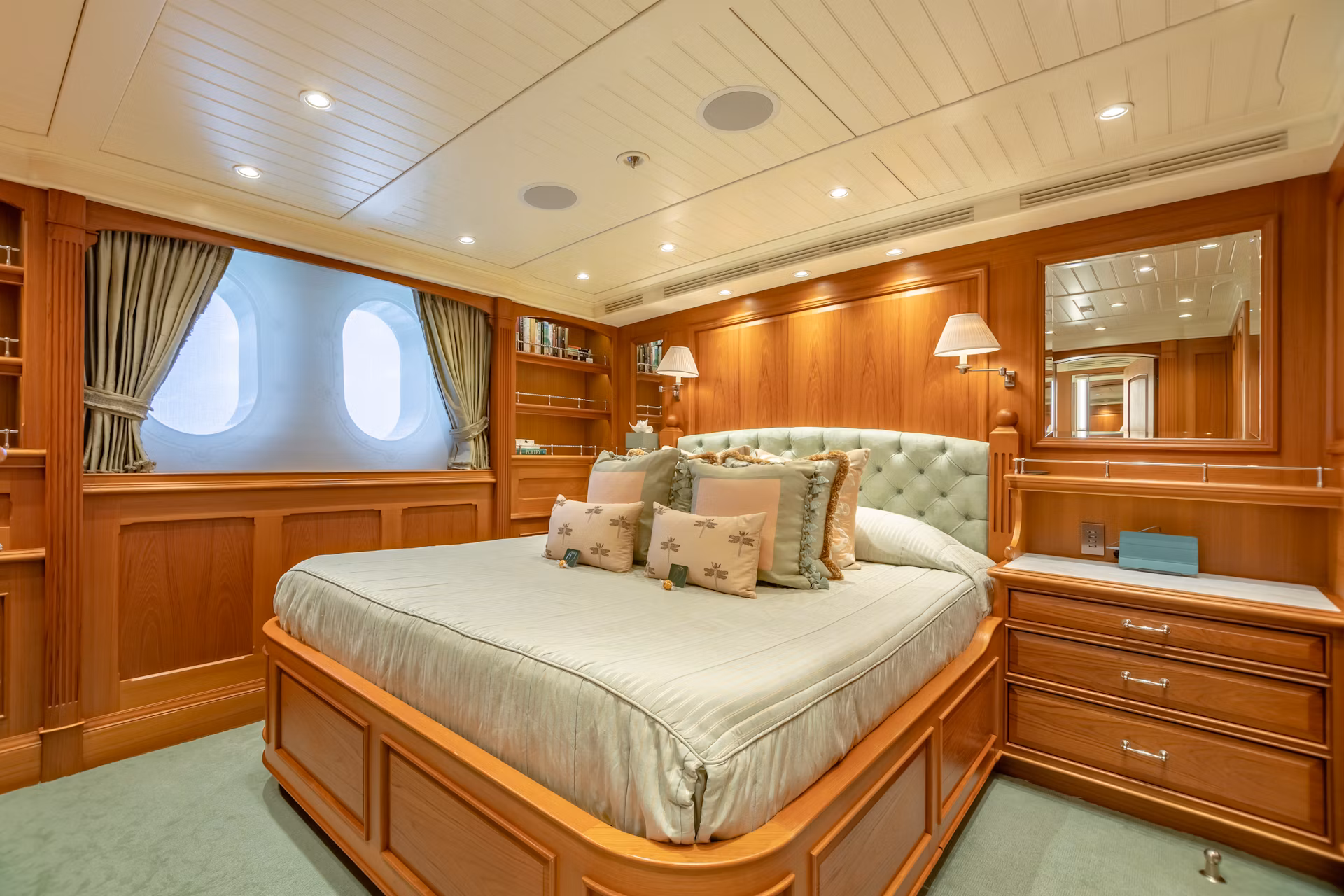An image of Shadowl yacht