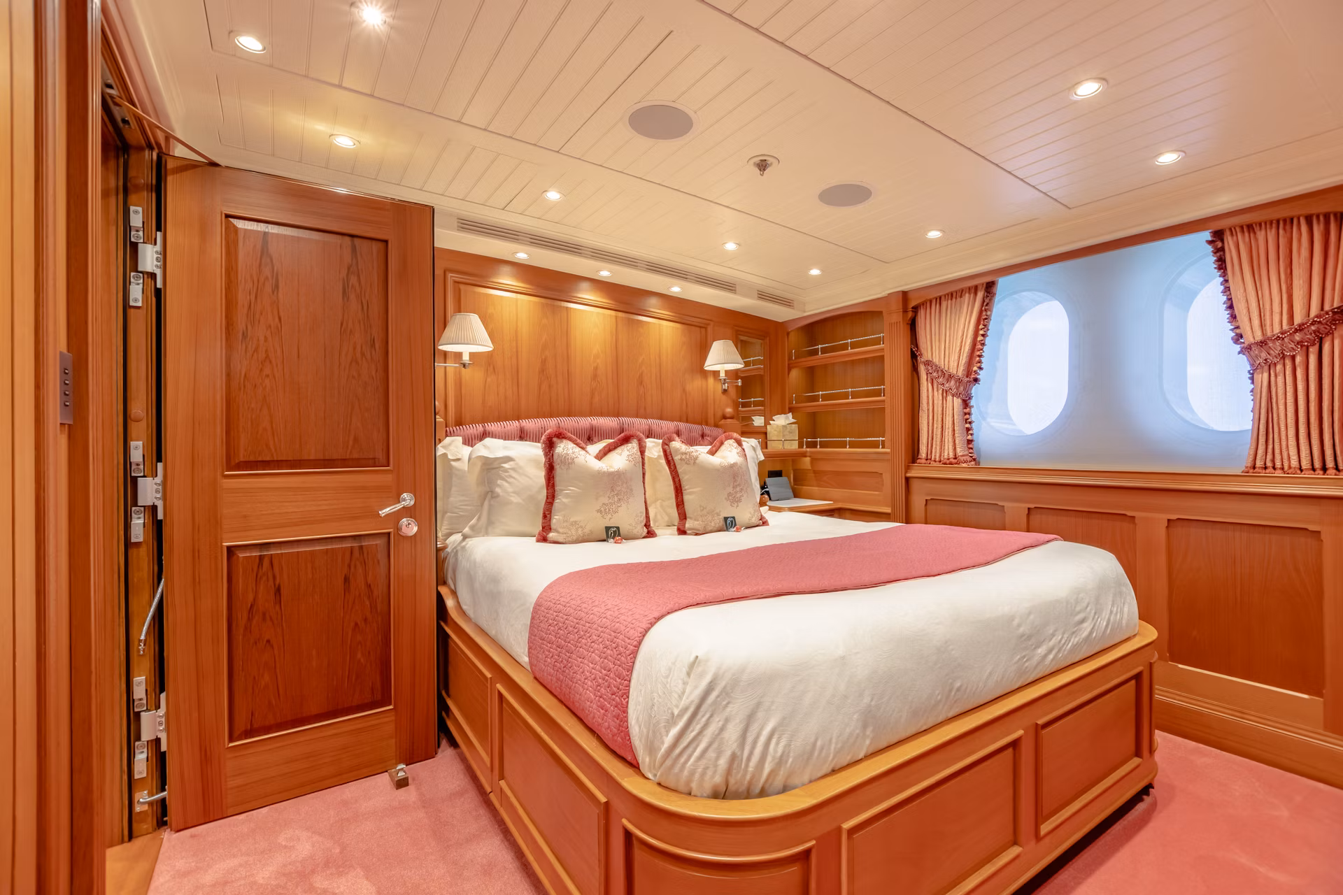 An image of Shadowl yacht