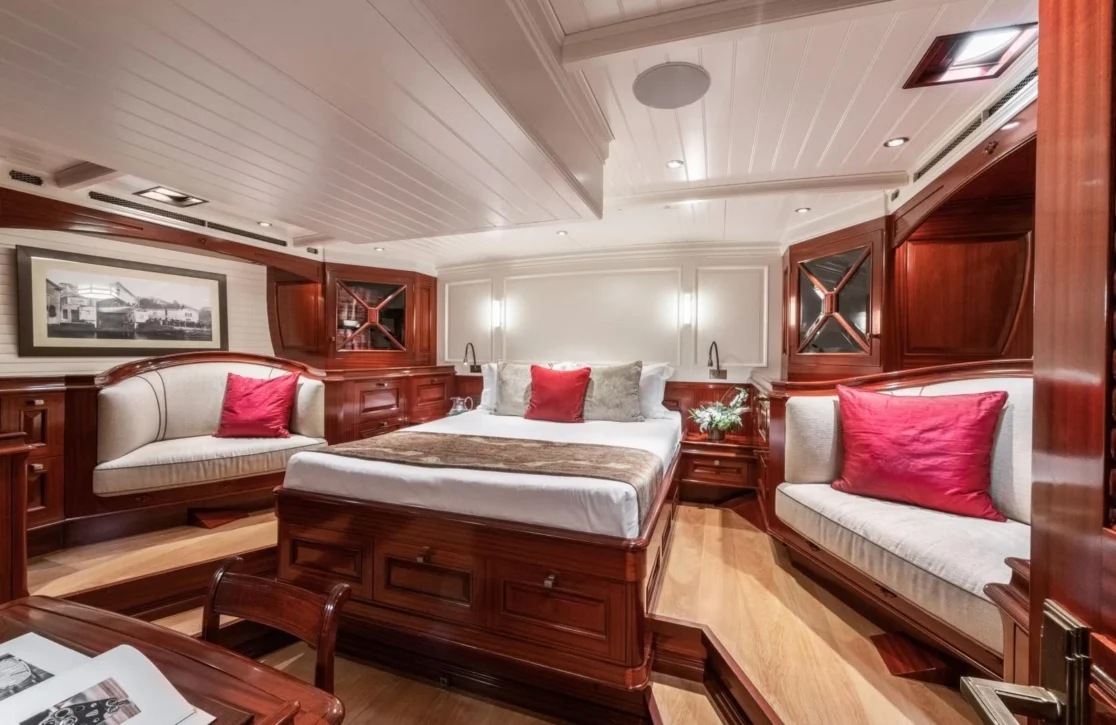An image of Rainbow yacht