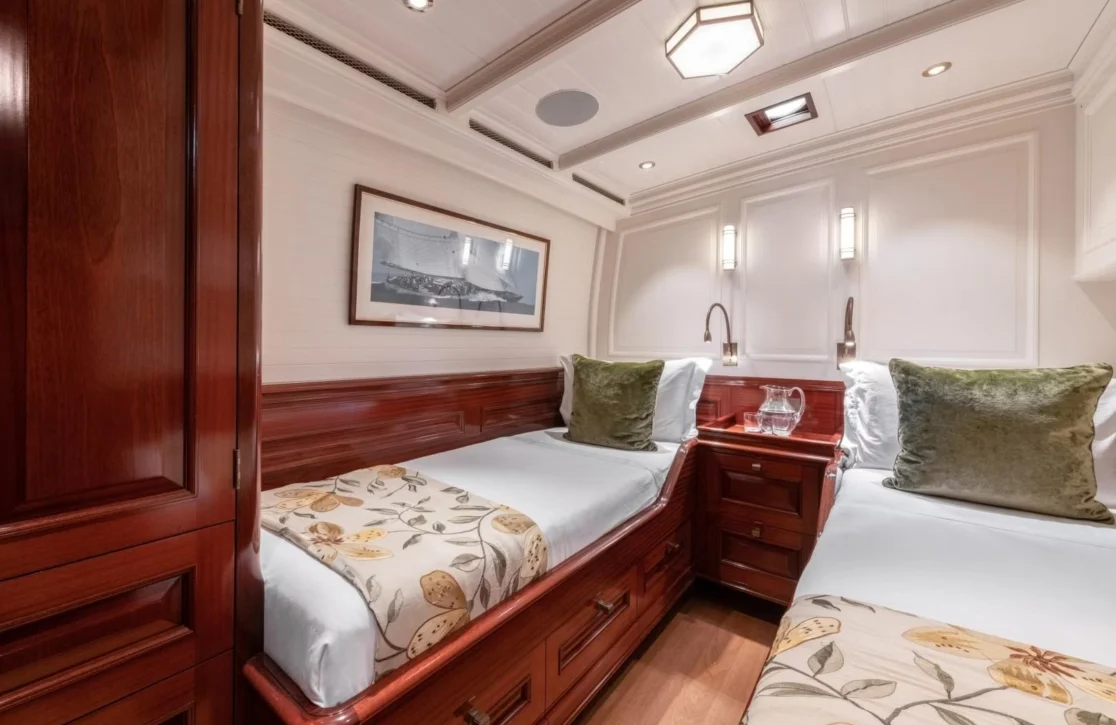 An image of Rainbow yacht