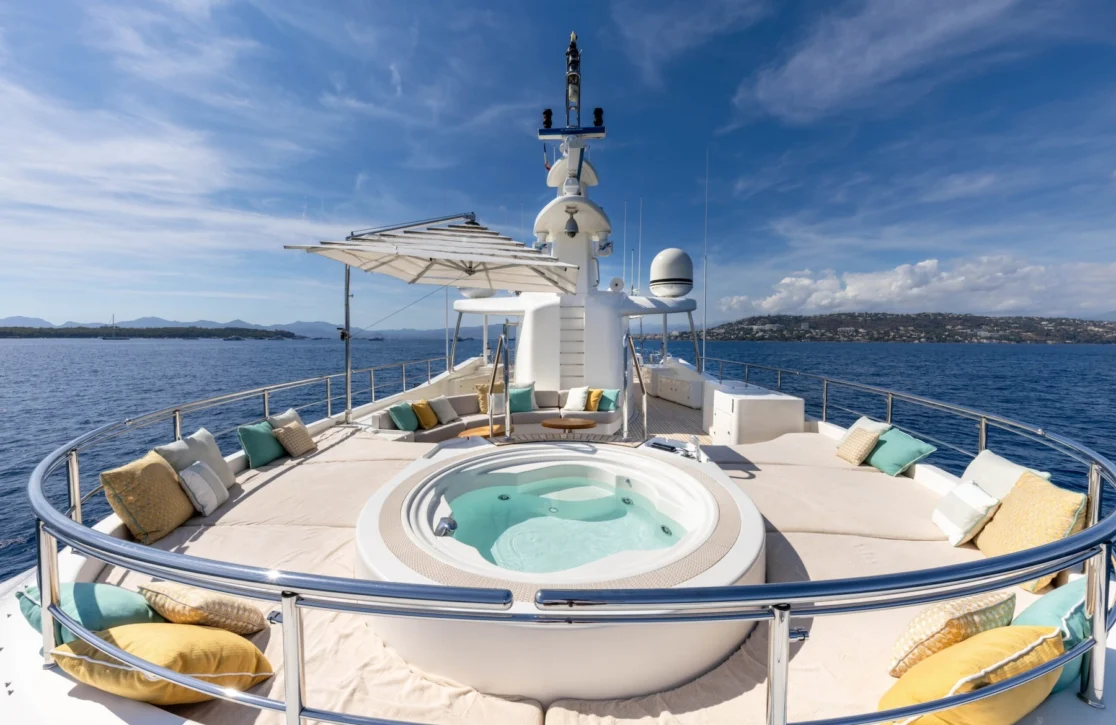 An image of O’lion yacht