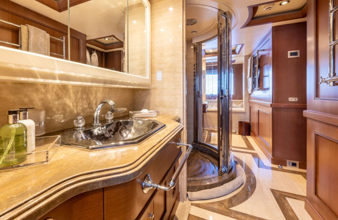An image of O’lion yacht