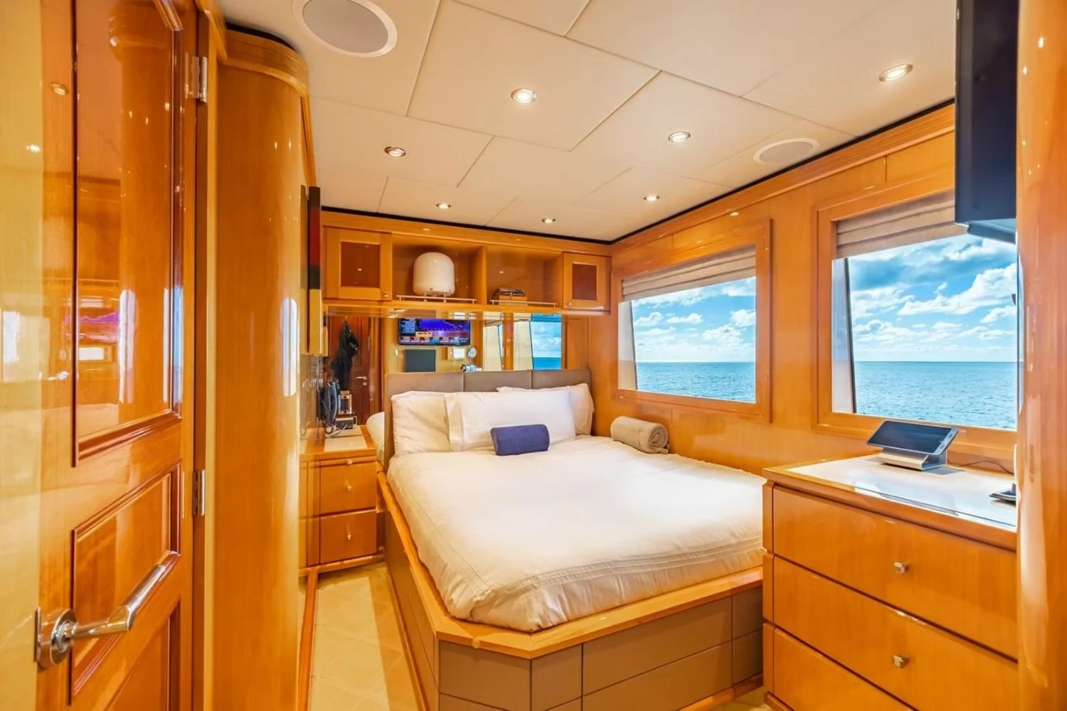 A preview of interior Bedroom cabin