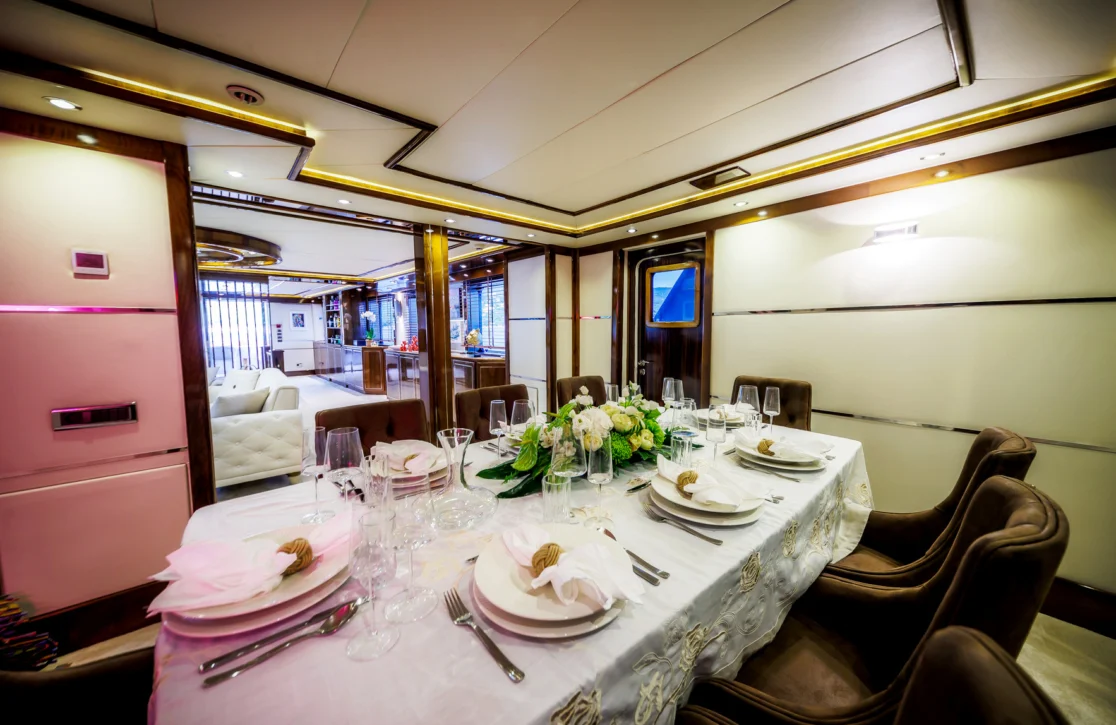 An image of Apna yacht