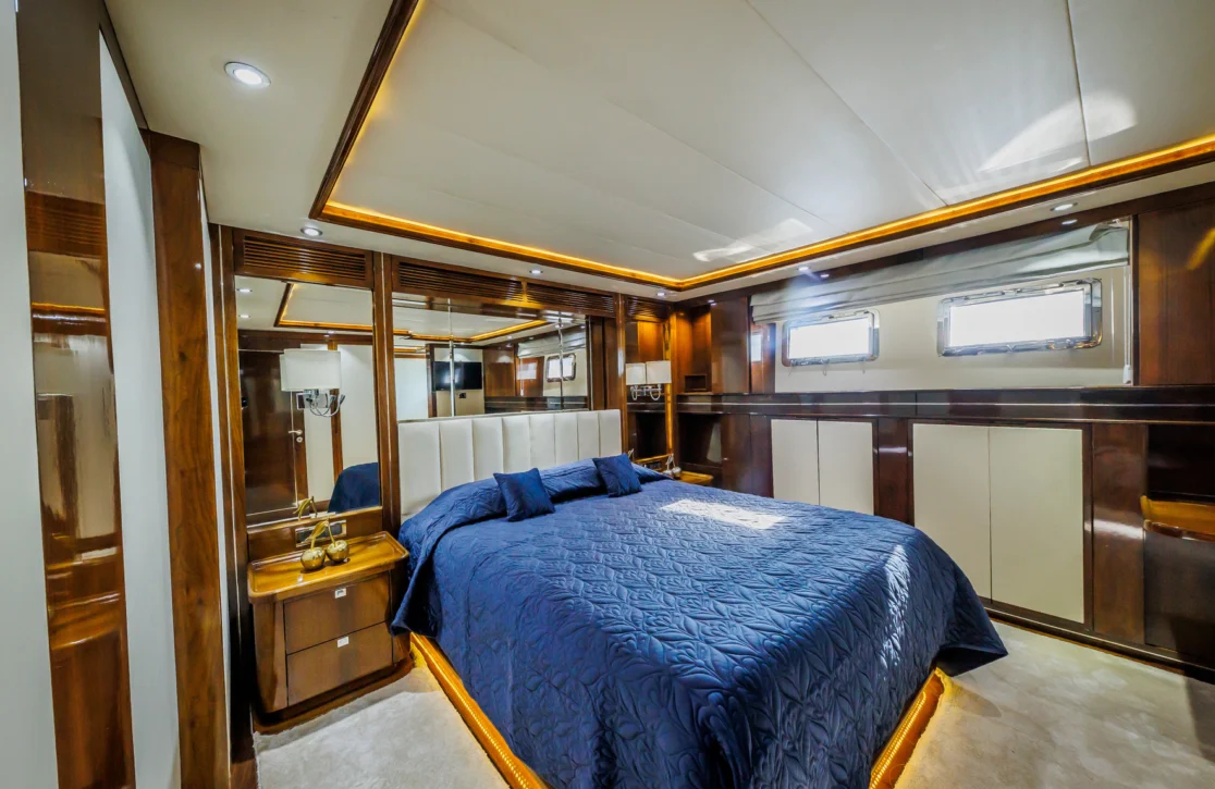An image of Apna yacht