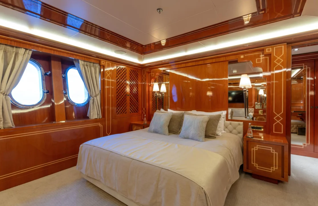 An image of Joia The Crown Jewel yacht