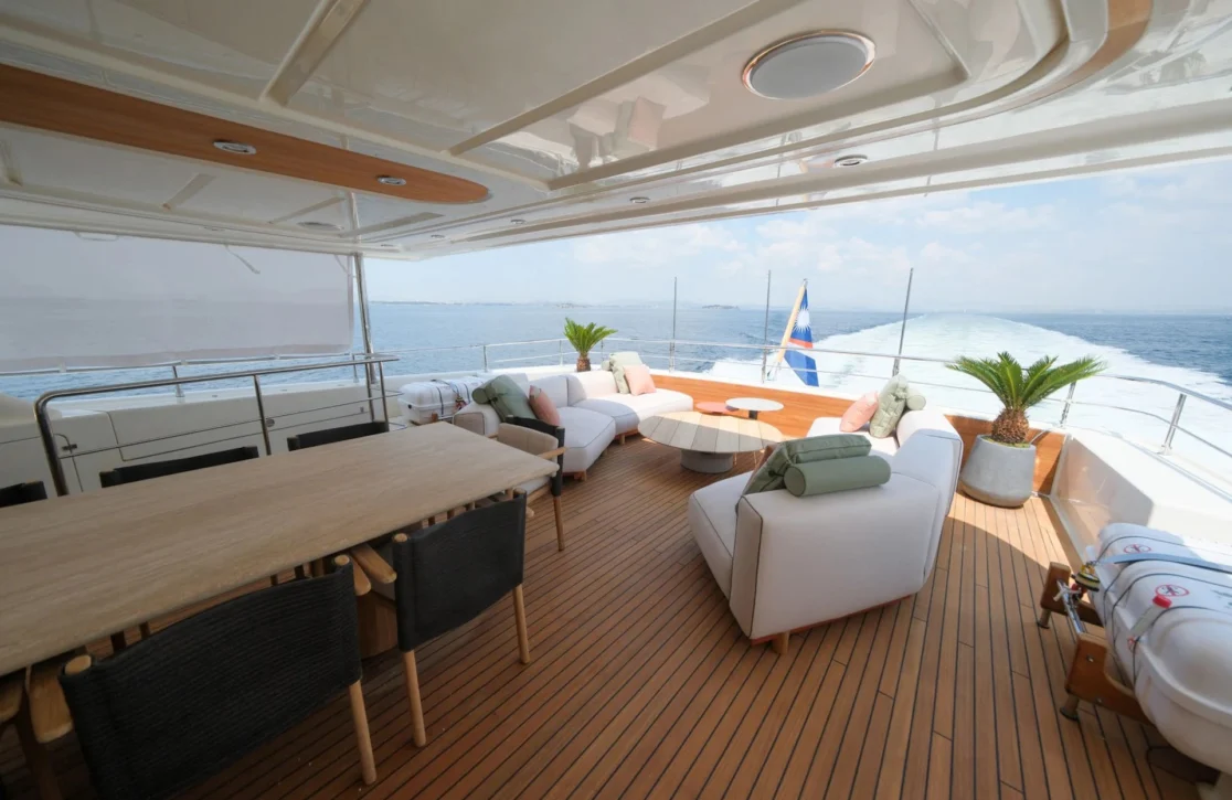 An image of Aero yacht