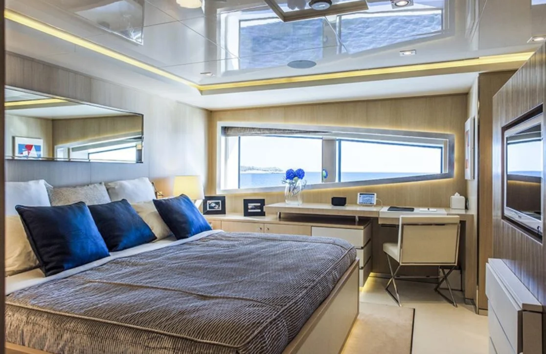 An image of Light Holic yacht