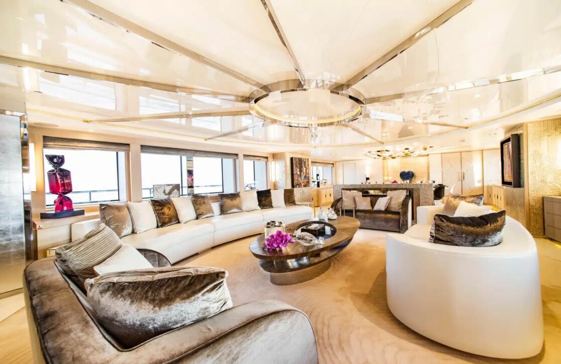 An image of Light Holic yacht