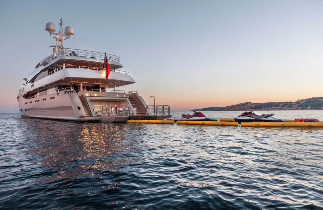 An image of Light Holic yacht