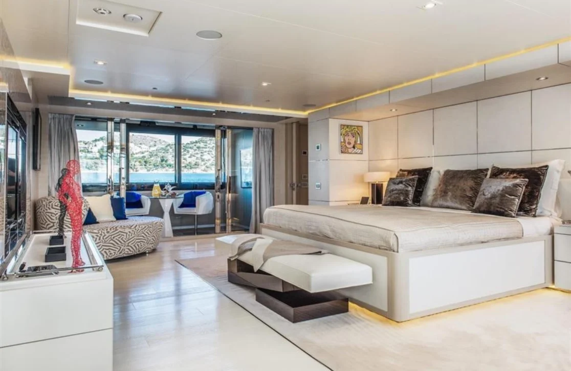 An image of Light Holic yacht