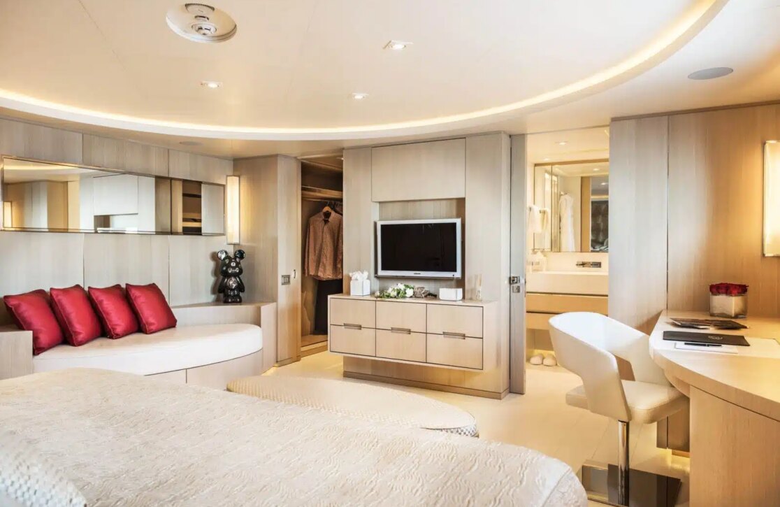 An image of Light Holic yacht