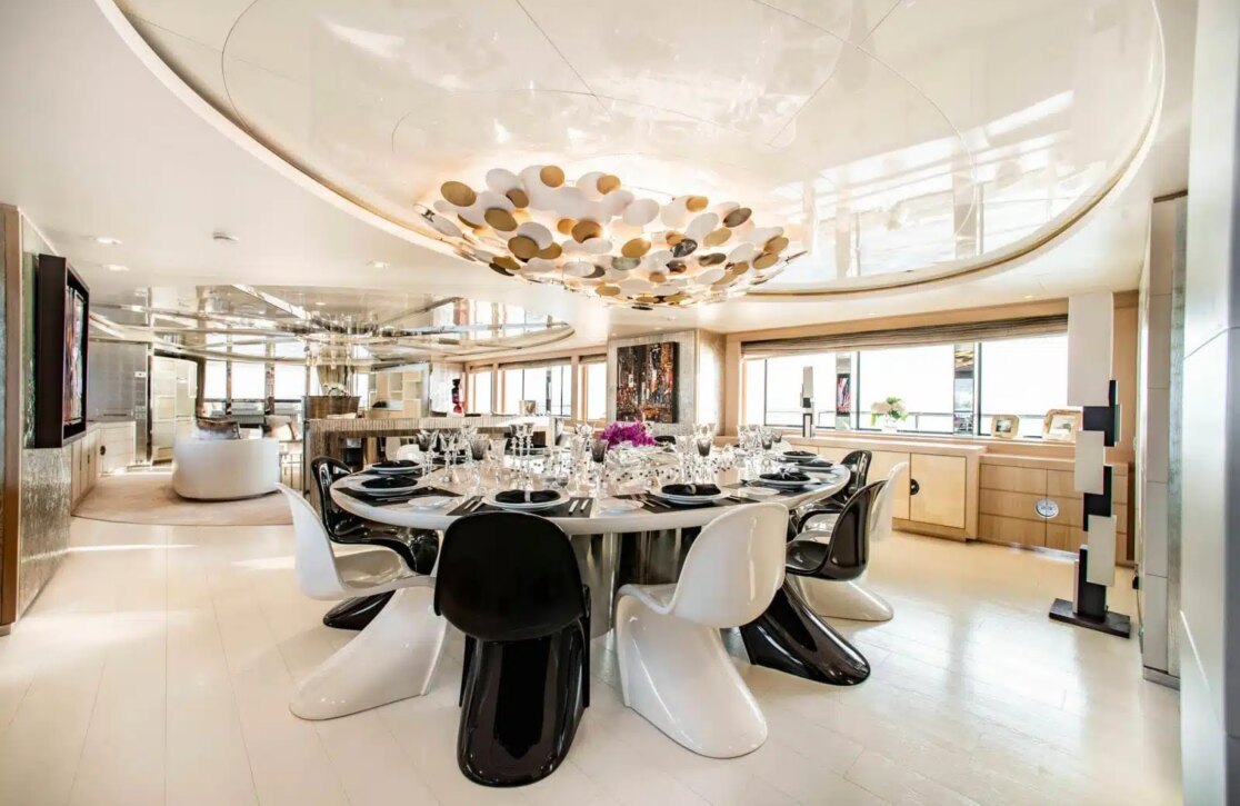 An image of Light Holic yacht