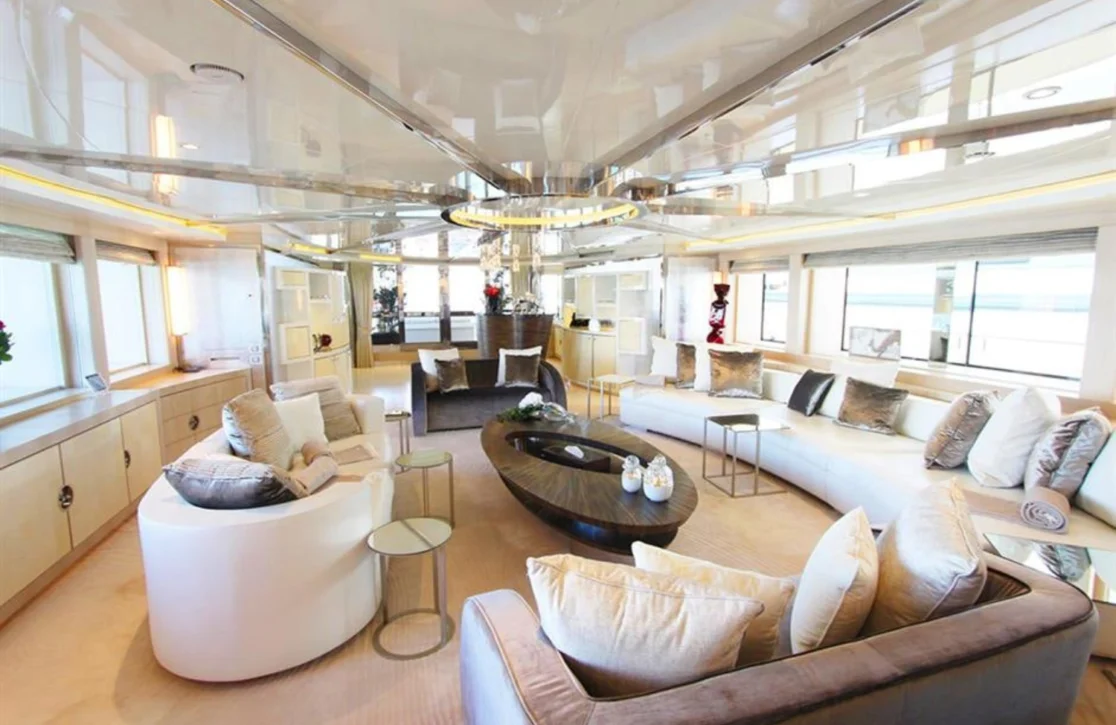 An image of Light Holic yacht