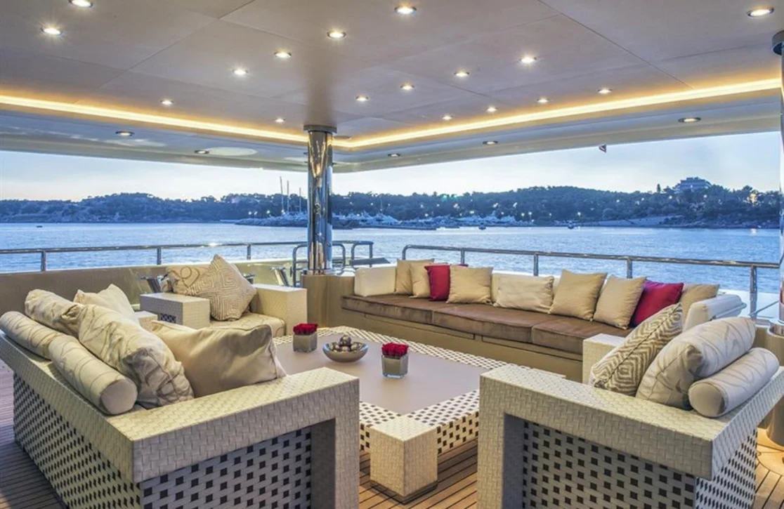 An image of Light Holic yacht