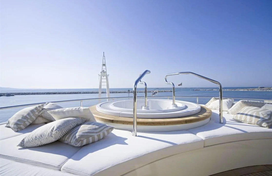 An image of Light Holic yacht