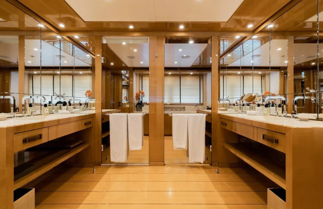 An image of Lind yacht