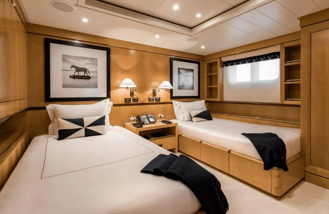 An image of Lind yacht