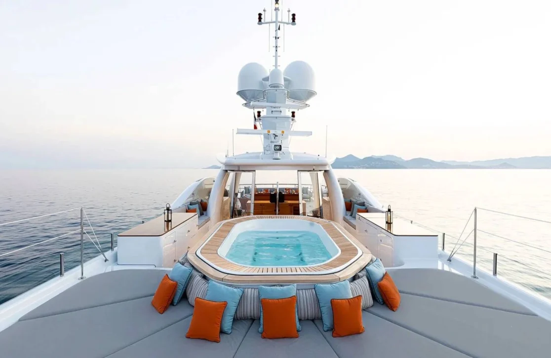 An image of Lind yacht