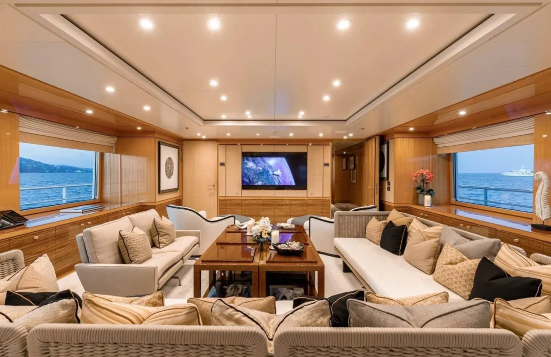 An image of Lind yacht