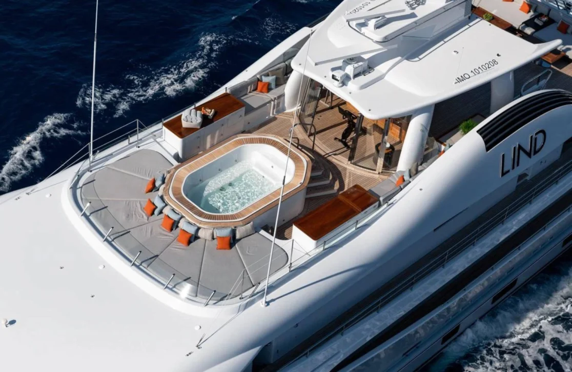 An image of Lind yacht