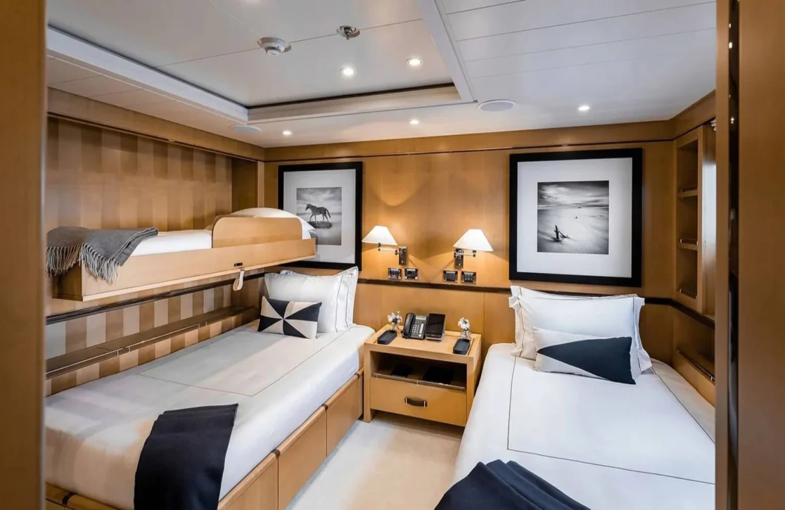 An image of Lind yacht