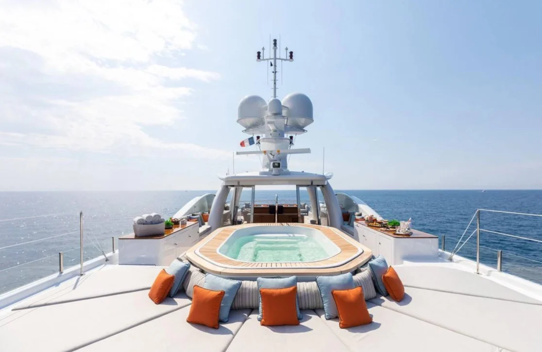 An image of Lind yacht