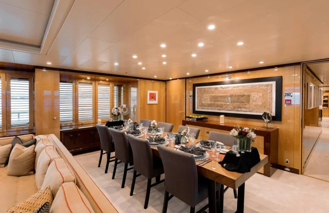 An image of Lind yacht