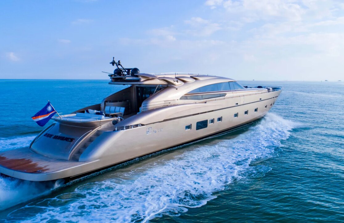 An image of Five Waves yacht