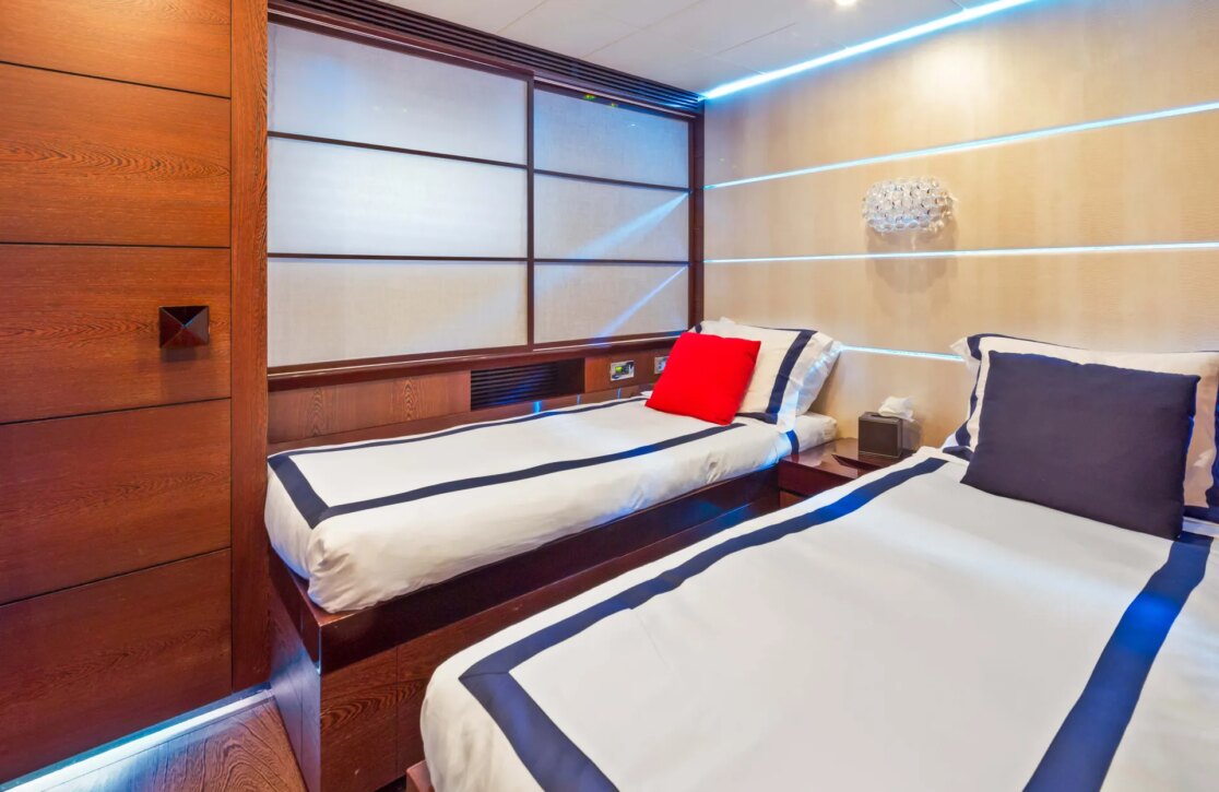 An image of Five Waves yacht