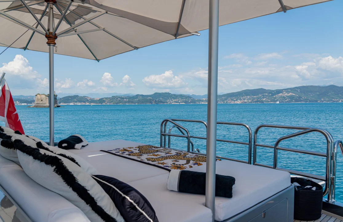 An image of Manu V yacht