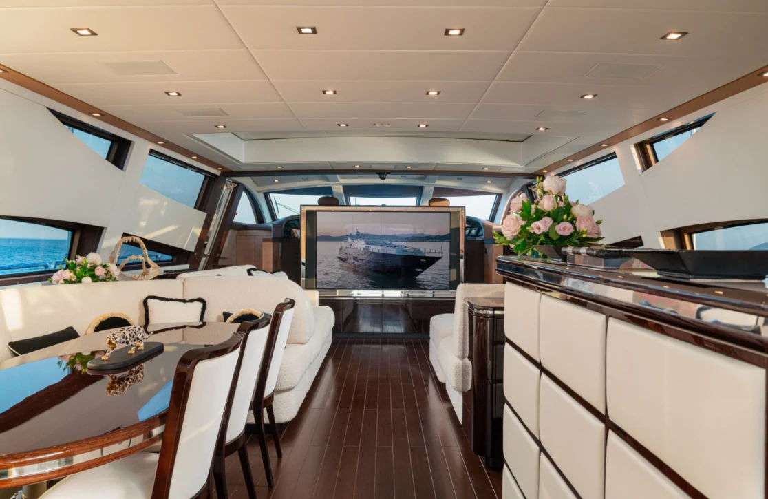 An image of Manu V yacht