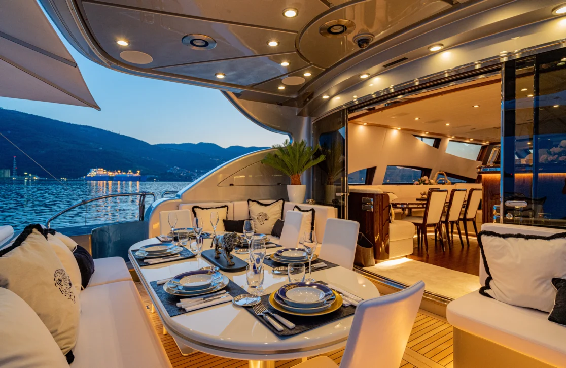 An image of Manu V yacht